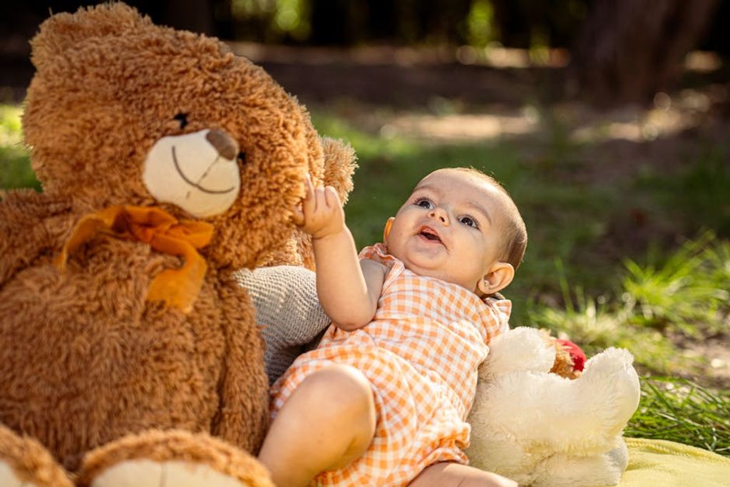 הצעצועים המומלצים ביותר לש стимулиט את התפתחות התינוקות בגיל 0-12 חודשים